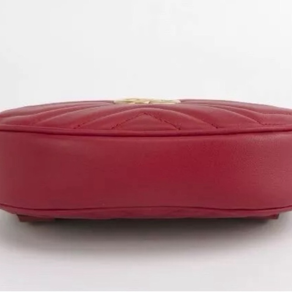 Gucci Red Chevron Matelassé Oval Belt Bag with Gold GG - Picture 4 of 10